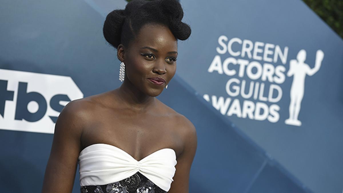 Primer plano de Lupita Nyongo en los SAG 2020