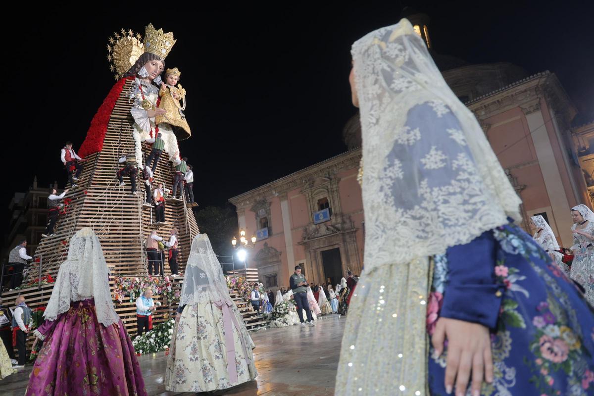 Tu foto en alta calidad de la Ofrenda 2026 y, gratis, acceso total a Levante-EMV durante medio año.