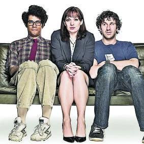 Richard Ayoade, Katharine Parkinson y Chris O’Dowd, en ‘Los informáticos’.