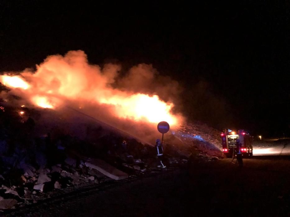 Incendio en el complejo ambiental de Puerto del Rosario