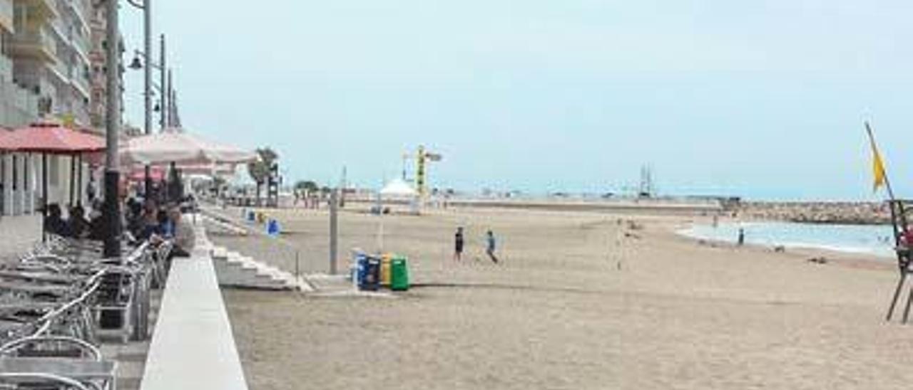 La erosión da un respiro a la playa de Sueca