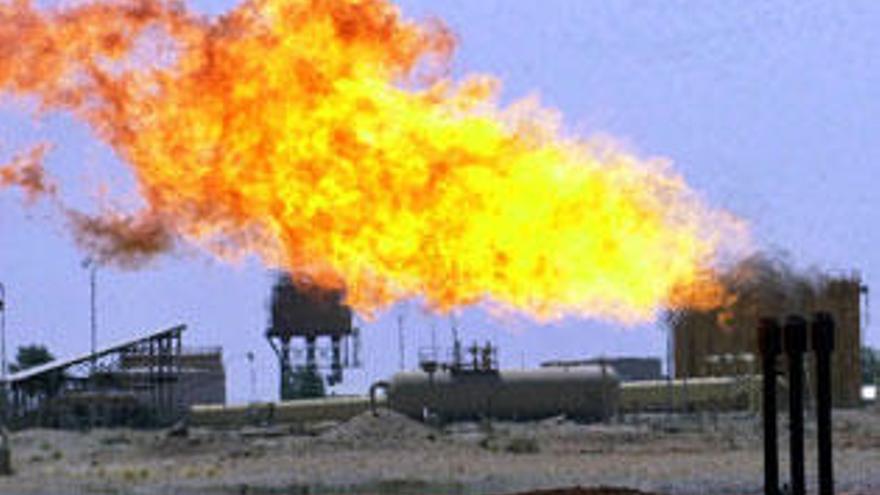 Explotación de gas y petróleo en el sur de Irak.