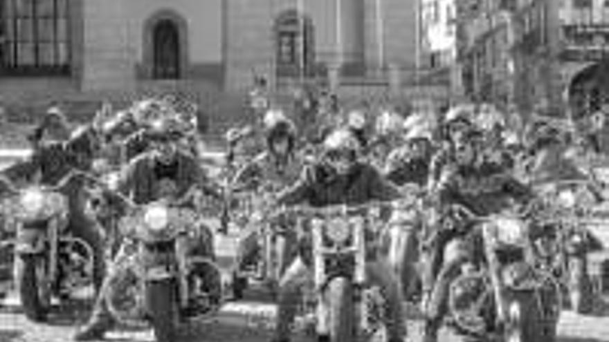 LAS HARLEYS, EN RUTA POR CACERES