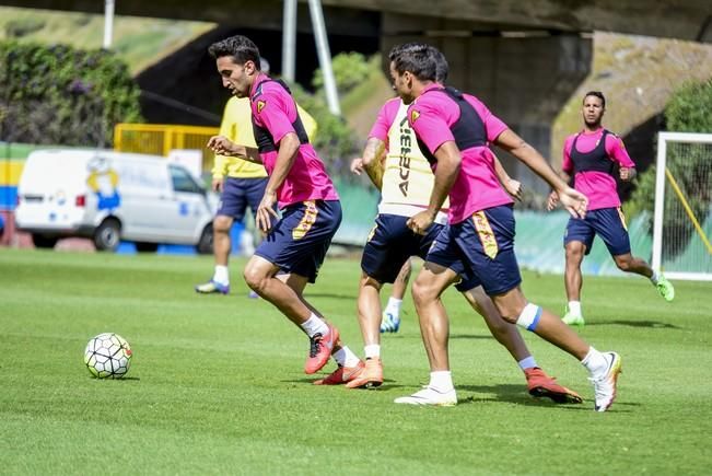 Entrenamiento de la UD LAS PALMAS en Barranco ...