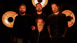 A B.S.O. de Eladio e os seres queridos