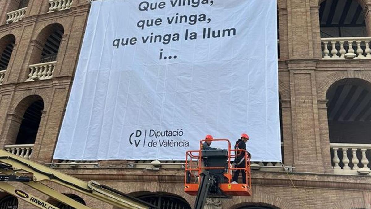 Cartel en la plaza de toros.