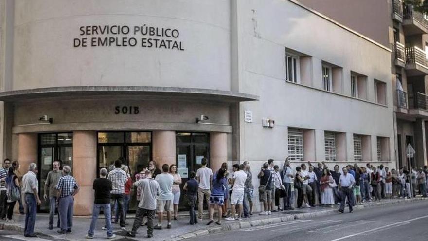 La Caixa facilita 851 puestos de trabajo a personas vulnerables en las islas