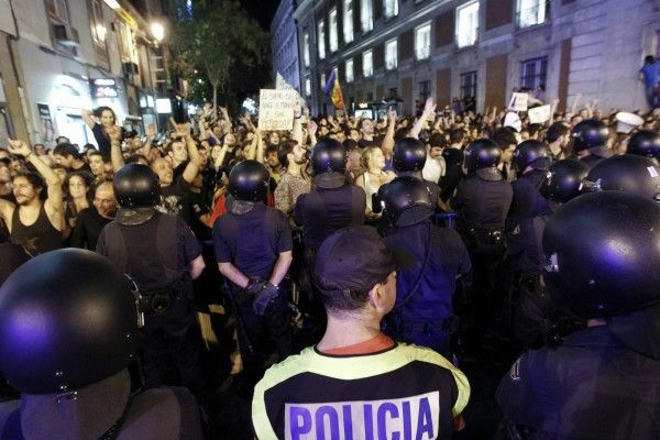 Desalojo de los indignados acampados en la Puerta del Sol y el Paseo del Prado