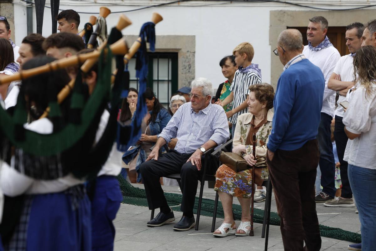 EN IMÁGENES: Pasacalles marinero por las fiestas del Carmen de Luanco.