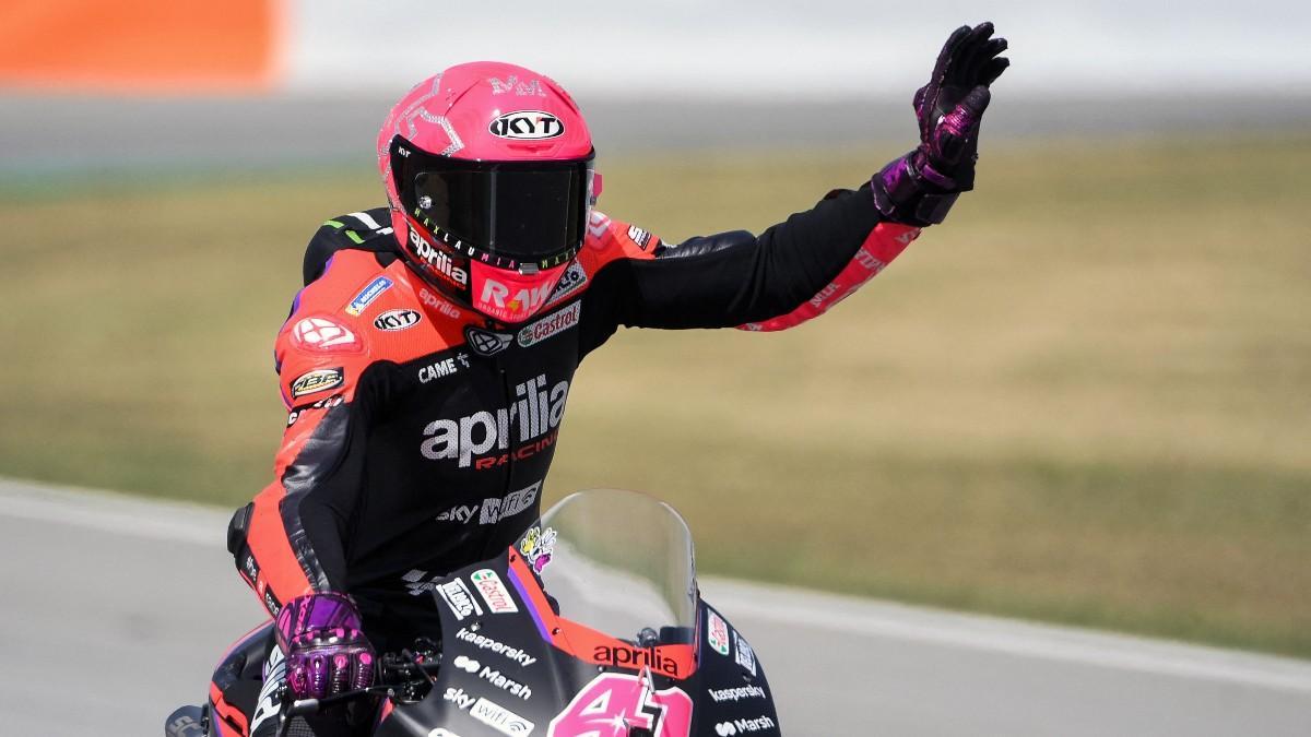 Aleix Espargaró celebra su pole