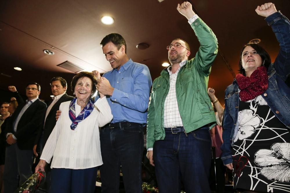 Pedro Sánchez participa en la Fiesta de la Rosa en Oviedo