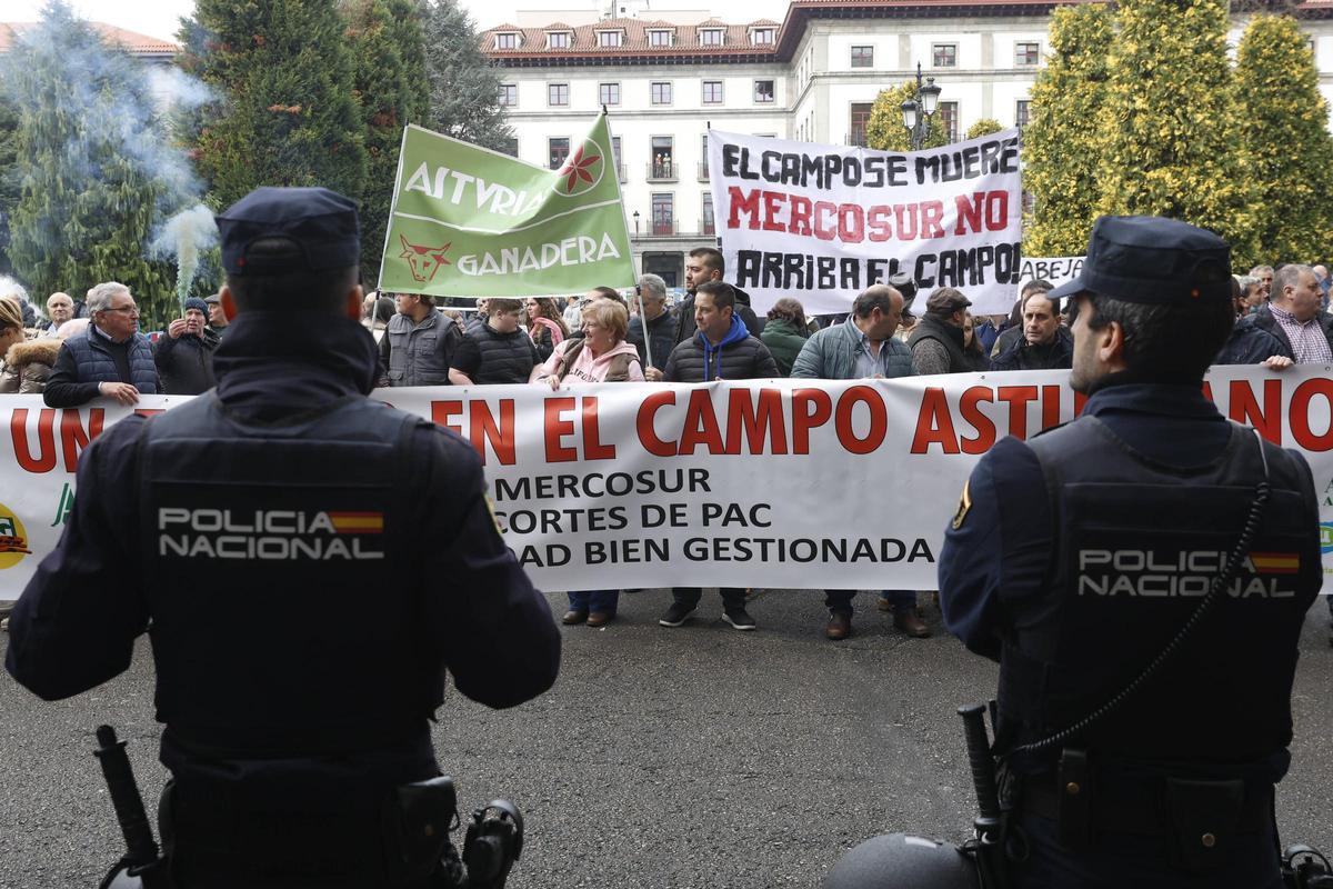 Concentración contra Mercosur en la plaza de España, en Oviedo, el pasado 16 de enero.