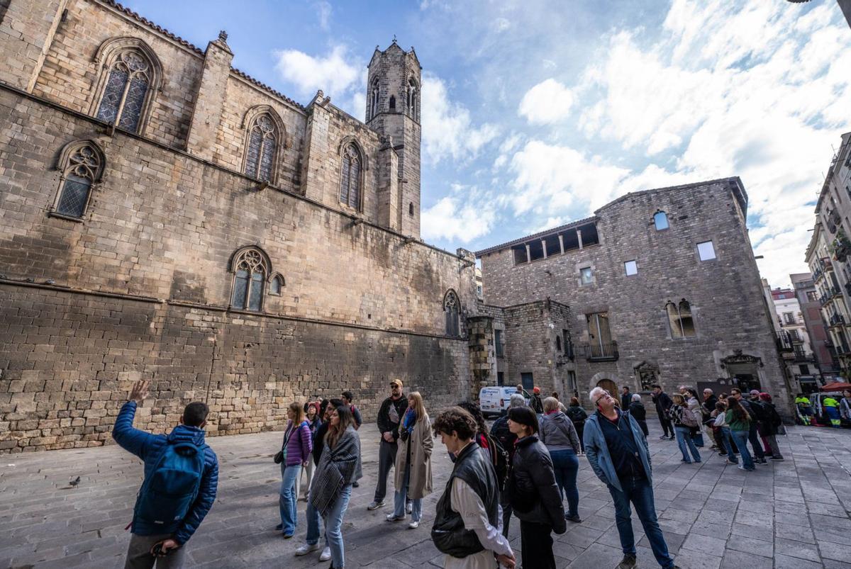 Catalunya dobla la taxa turística i la de compra de pisos a grans tenidors Catalunya dobla la taxa turística i la de compra de pisos a grans tenidors