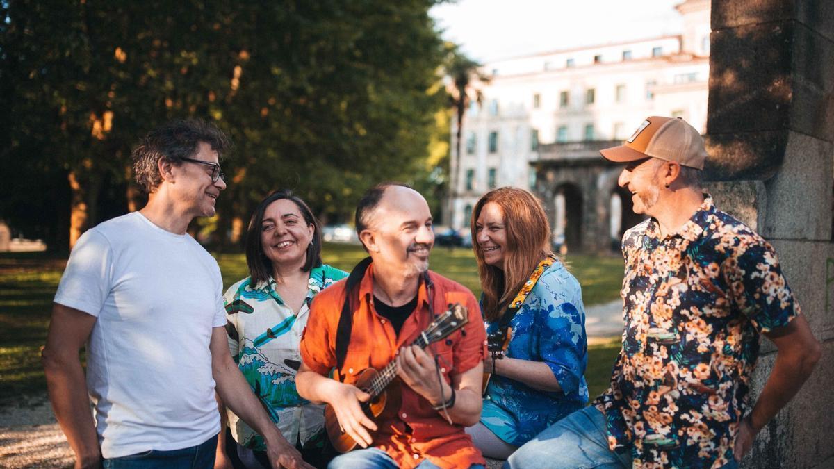 César Parcero, Katia Mera, Alberte Leis, Yolanda Porto e Carlos Gómez "Soni" son Ukestrada do Medio.