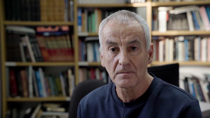 Rompe con la Inteligencia Artificial y se enamora de una persona