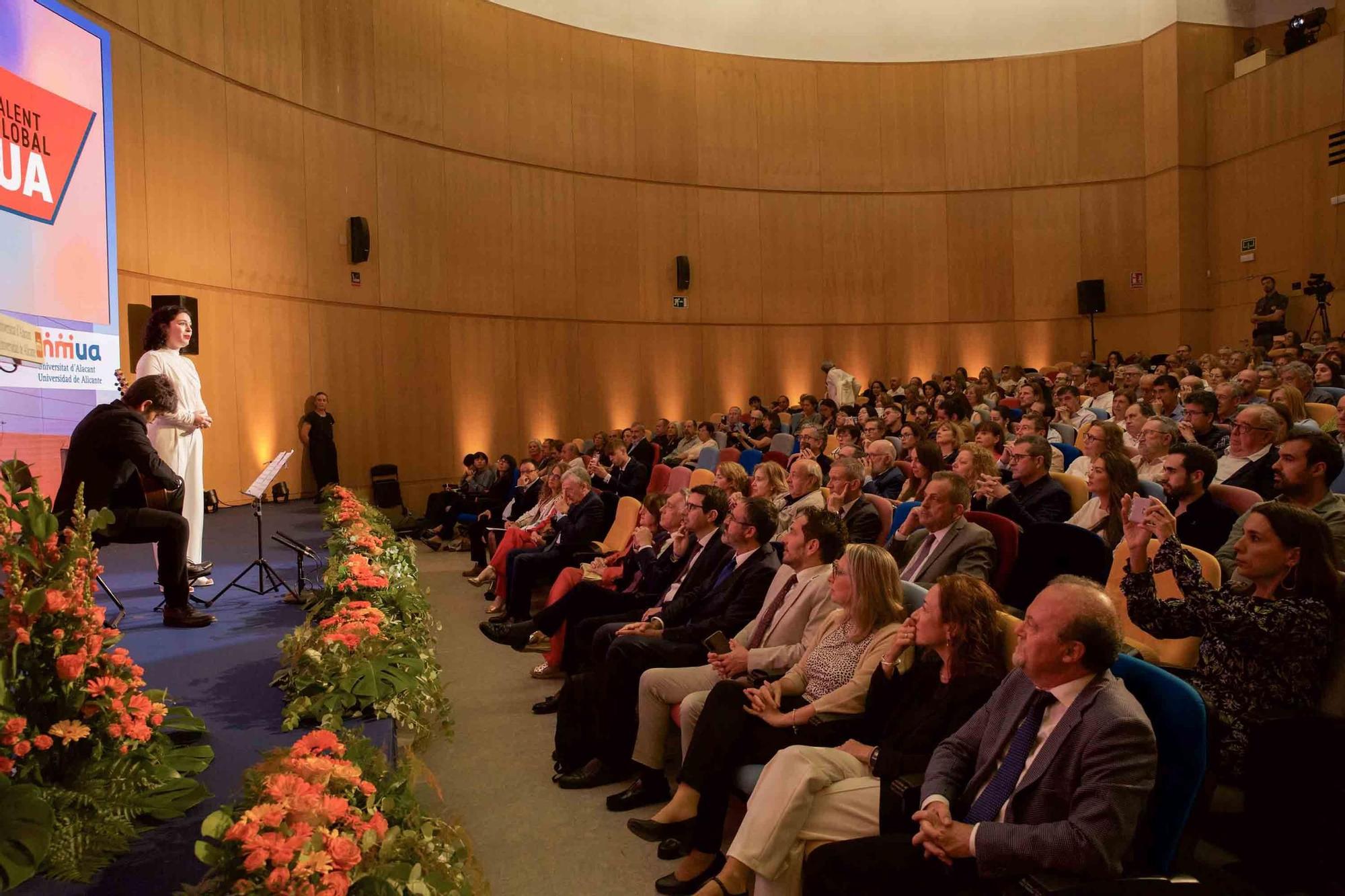 IV edición de la gala "Alumni UA" 2025 en la Universidad de Alicante