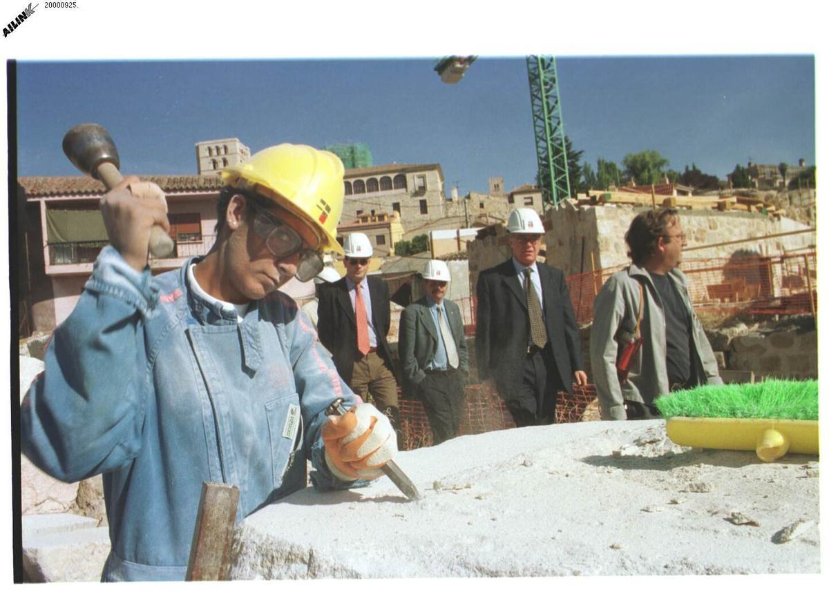 Obras de restauración de las Aceñas de Olivares en el año 2000.