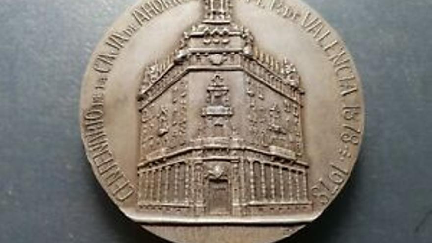 Medalla del centenario de la Caja