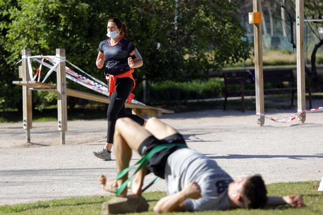 Las imágenes del primer día que la mascarilla es obligada para hacer deporte