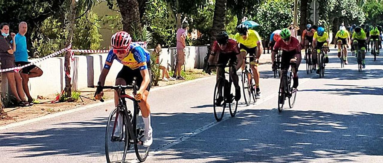 Eric igual en la escapada en la carrera de Picanya. | JESÚS SANSALONI