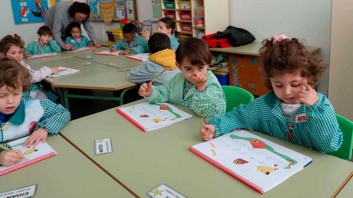Un grupo de pequeños durante una clase.