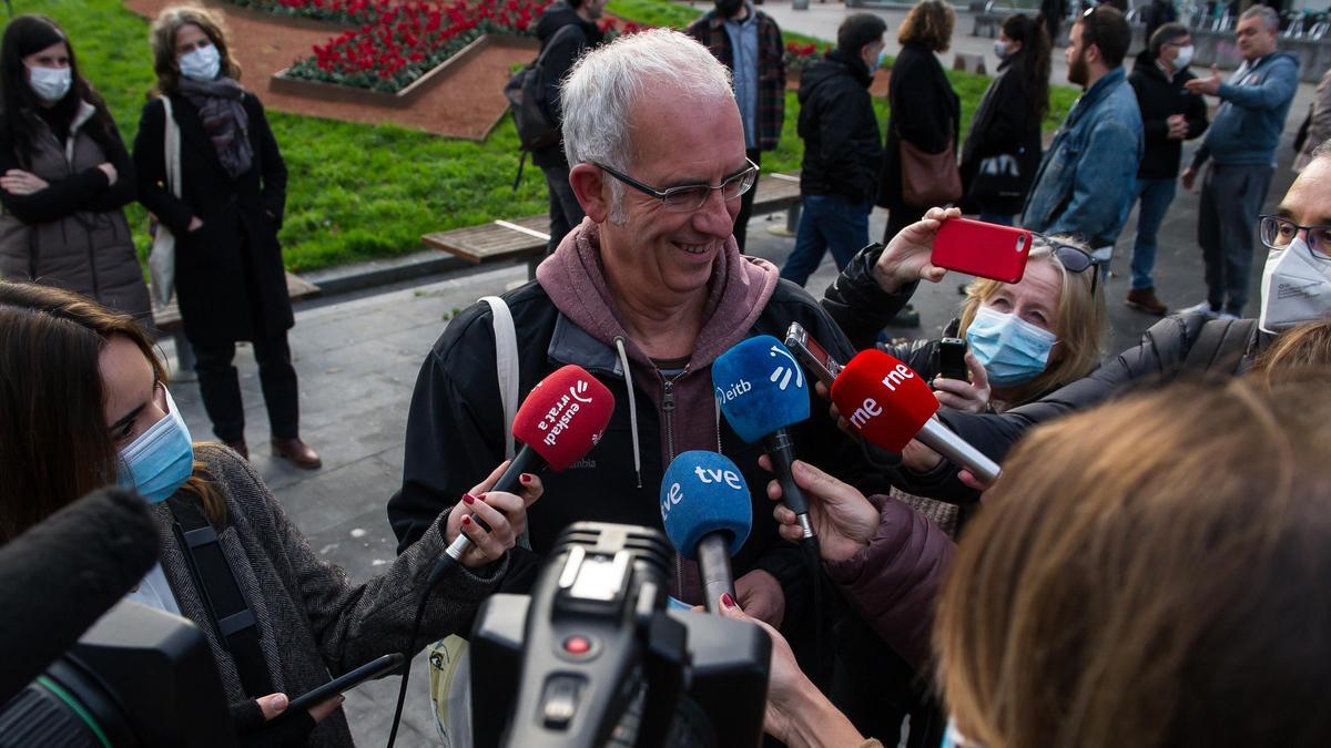 El ex jefe de ETA ‘Mikel Antza' responde a los medios a su llegada a declarar en la investigación del asesinato de Gregorio Ordóñez, a 21 de diciembre de 2021, en San Sebastián, Guipúzcoa, País Vasco, (España).