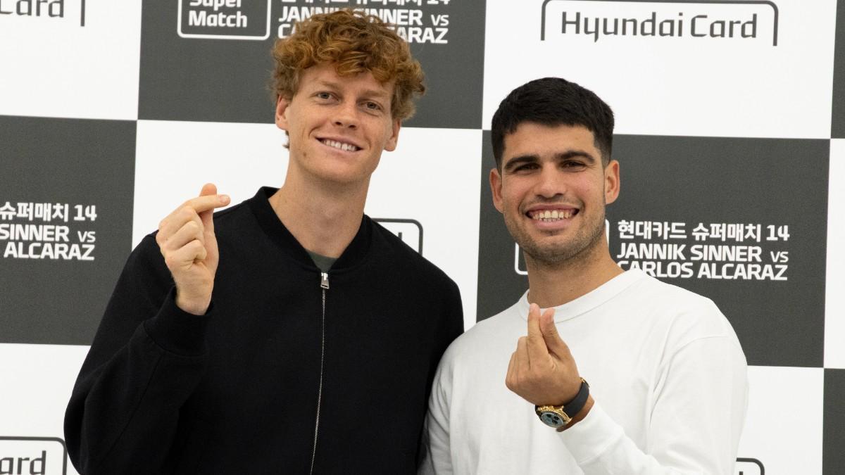 Alcaraz y Sinner trasladan su rivalidad a la mesa de ping pong