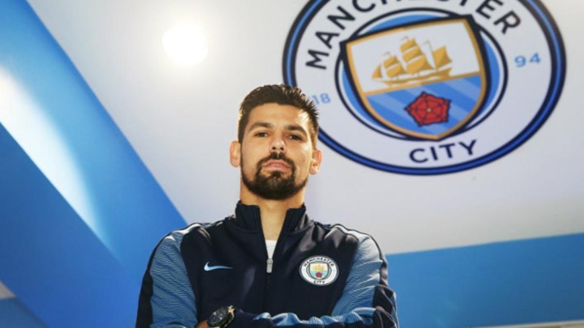 Nolito firmó por el City tras esperar al Barça