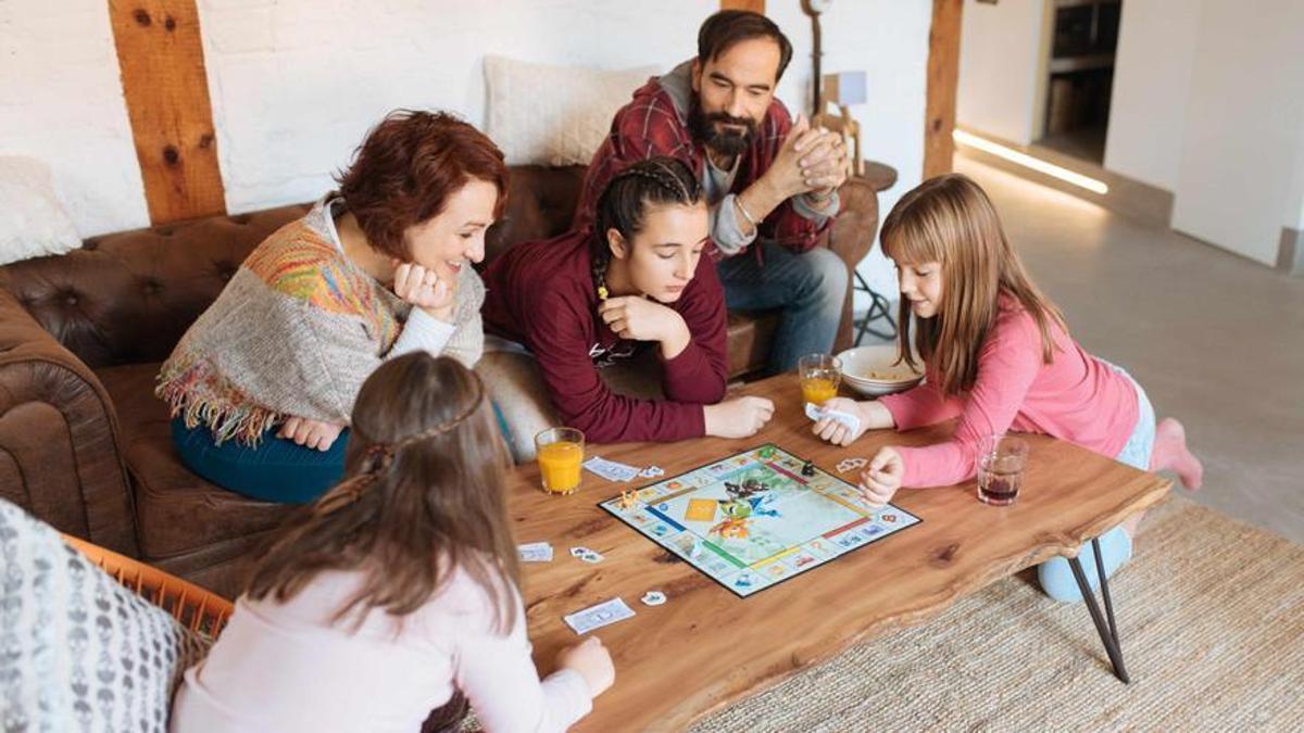 Buenas noticias para los padres gracias al cambio en la familia numerosa: Hacienda les ingresa 2.400 euros si aparecen en este listado