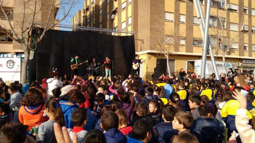 Más de 1.200 niños participan en la fiesta de la Navidad de Xirivella