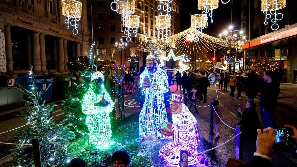 Los Reyes Magos iluminados a todo color se encuentran en Policarpo Sanz.
