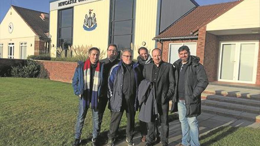 técnicos extremeños disfrutan con benítez en newcastle