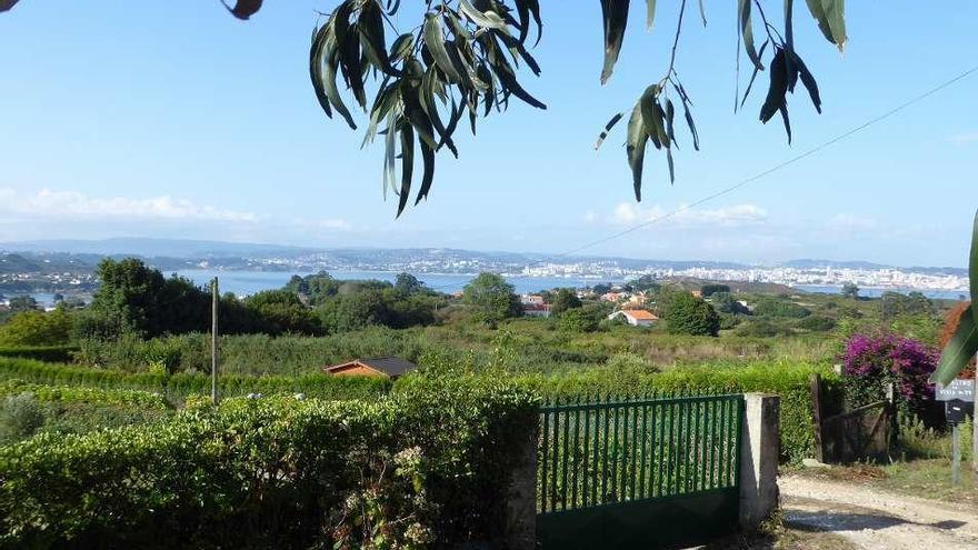 Impresionante vista desde Mera hasta A Coruña desde la parte baja del castro de Subiña.