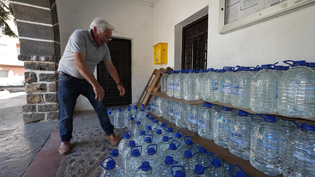 Bejís habilitó el reparto de garrafas de agua para los vecinos que regresaron a sus casas el pasado sábado.