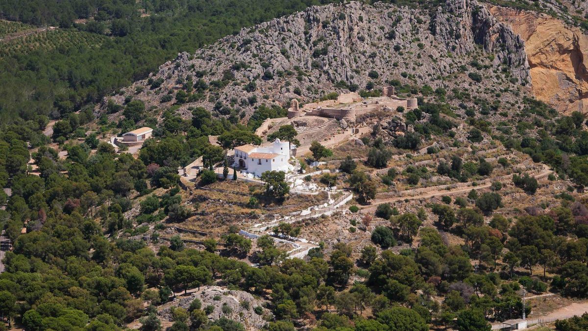 Ermita de la Magdalena y el castell vell de Castelló.