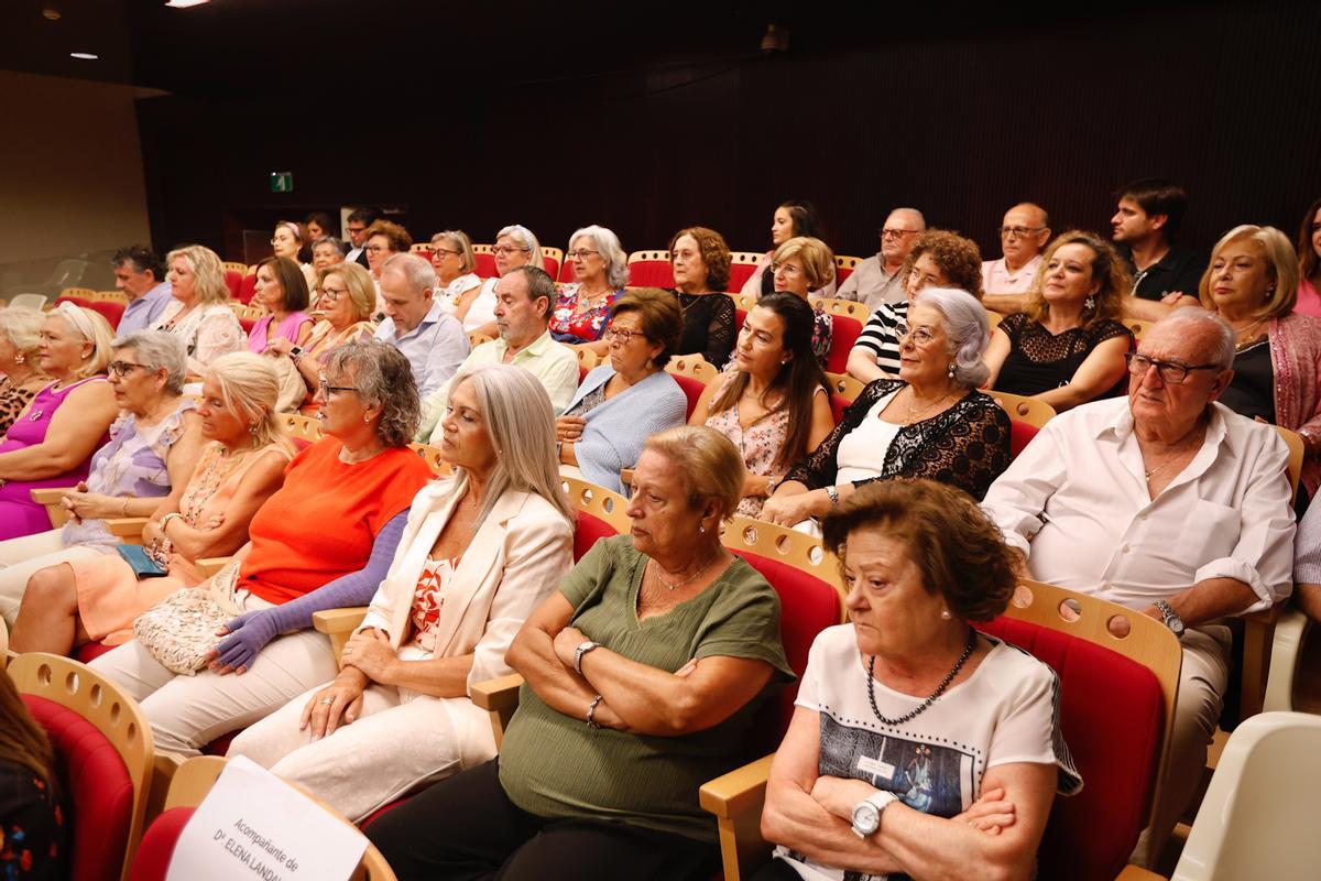 La Asociación Española Contra el Cáncer (AECC) en Córdoba entrega sus segundos premios  María Cañas