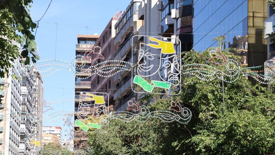 El espíritu del Carnaval ilumina Alicante