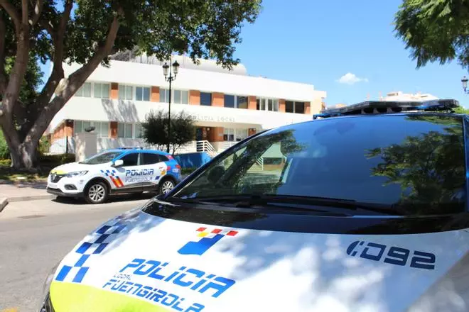 La Policía Local de Fuengirola rescata a un hombre de 88 años que quedó colgado de su balcón