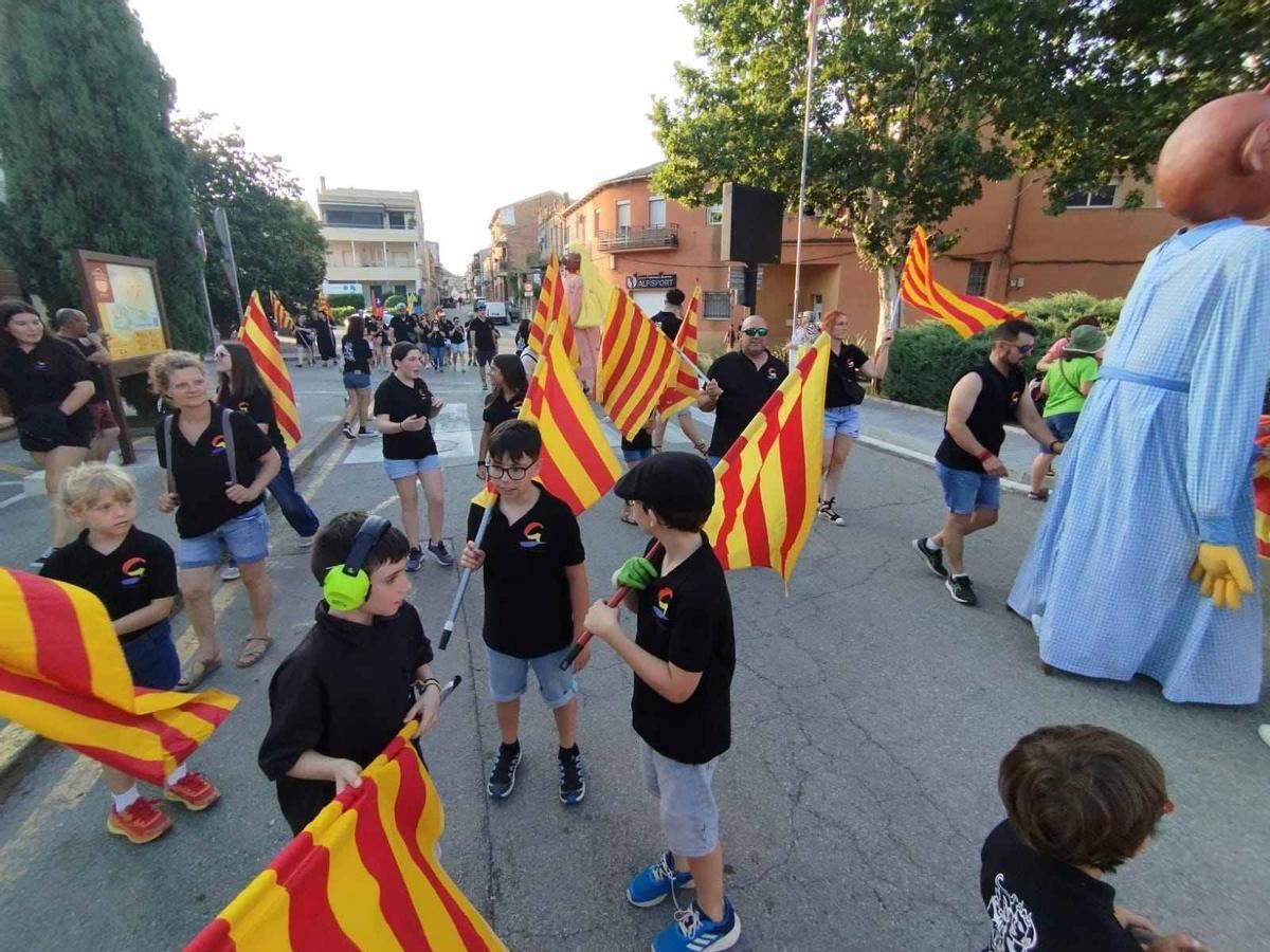 Sant Vicenç de Castellet rep la flama del Canigó