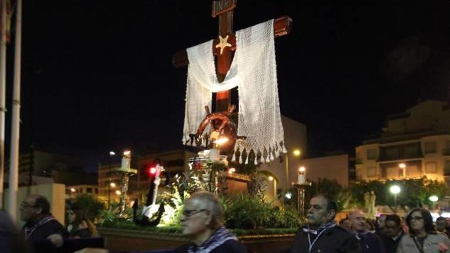 Uno de los actos más distintivos de la Semana Santa de Santa Pola, la Cruz del Mar.