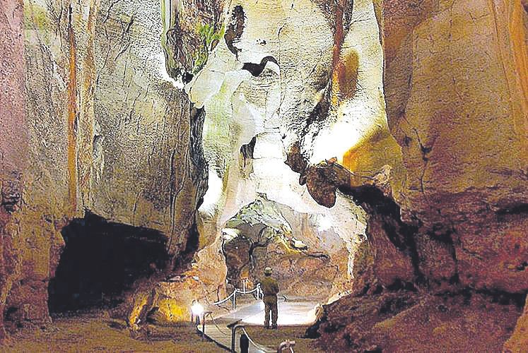 Visita a la Cueva de la Calavera.
