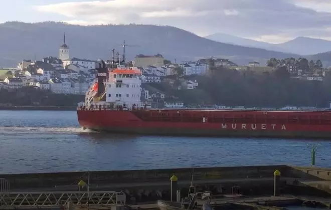 Nuevo varamiento en la ría del Eo: un mercante cargado de madera que se dirigía al puerto de Ribadeo