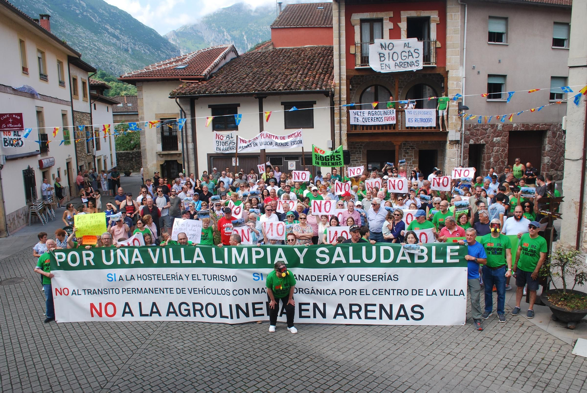 Manifestación contra la planta de biogás en Arenas de Cabrales