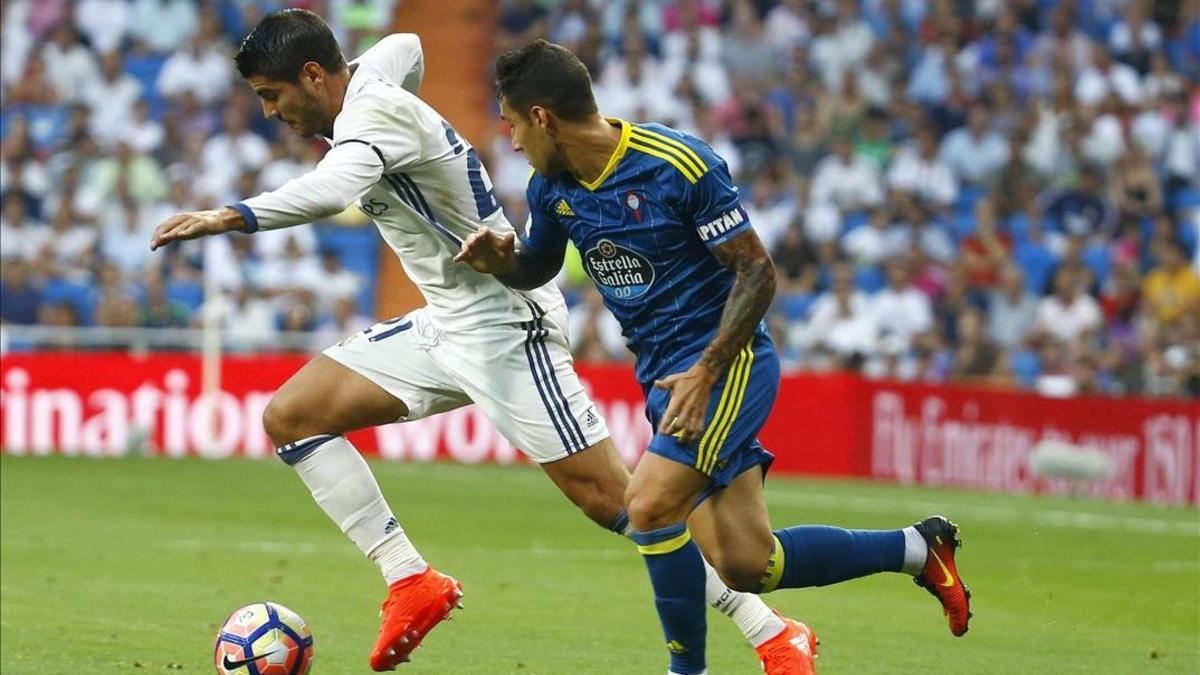 Morata se intenta ir de Hugo Mallo cuando el partido estaba todavía 0-0