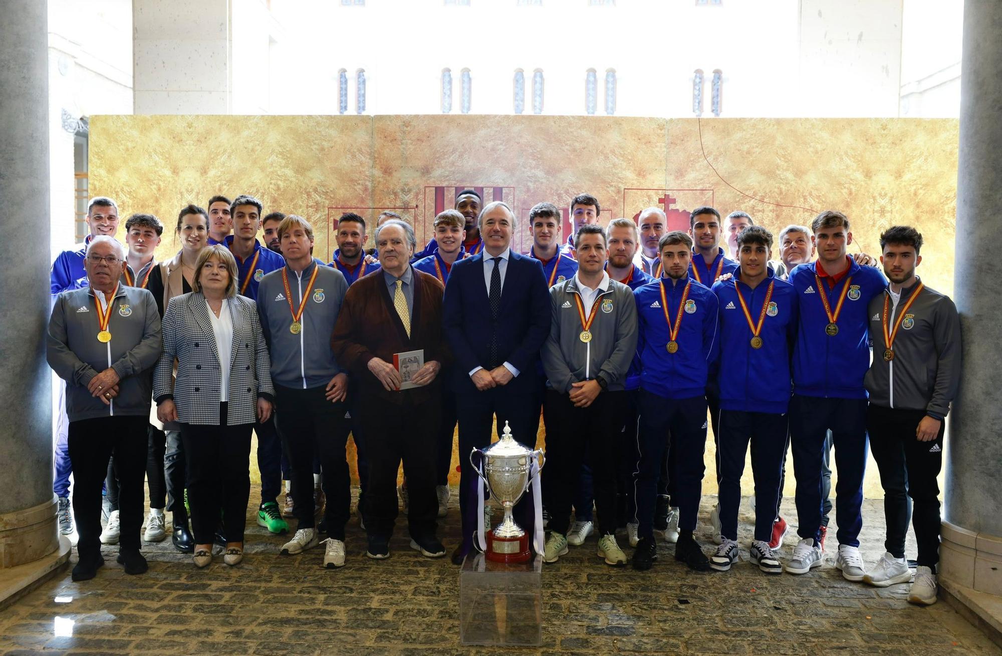 Azcón recibe a la selección aragonesa, flamante campeona de la Copa Regiones de la UEFA