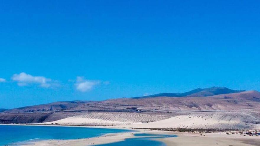 Parece las Maldivas pero está en Canarias: la playa paradisíaca y de agua cristalina que te hará viajar sin salir de las islas