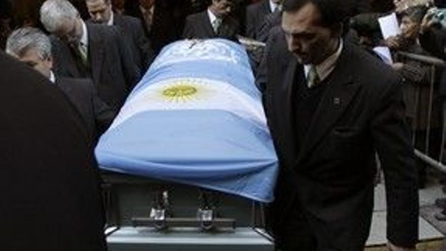 Último adiós al trovador Facundo Cabral en una ceremonia íntima y familiar