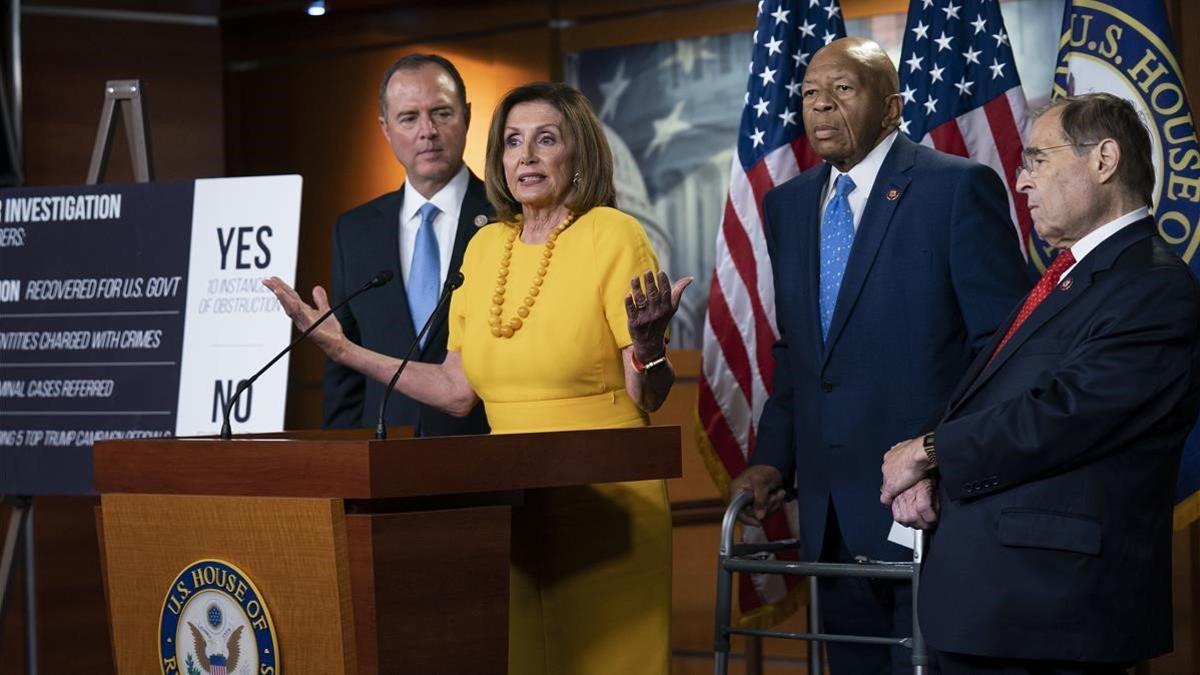 De izquierda a derecha Adam Schiff D-Calif, Nancy Pelosi, Elijah Cummings y Jerrold Nadler