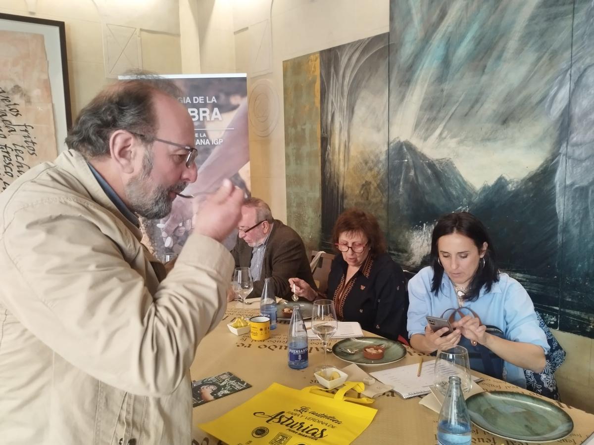 La cata a ciegas para elegir la mejor Faba Asturiana IGP en Grado, en imágenes