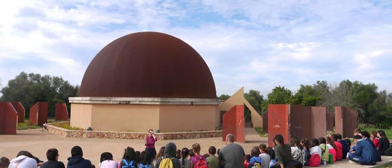 El observatorio recibe la visita de numerosos escolares a lo largo del año.